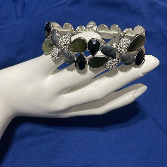 Lia Sophia “Edge of Night” Stretch Bracelet w/Mother of Pearl, Resin & Crystals - Picture 2 of 5